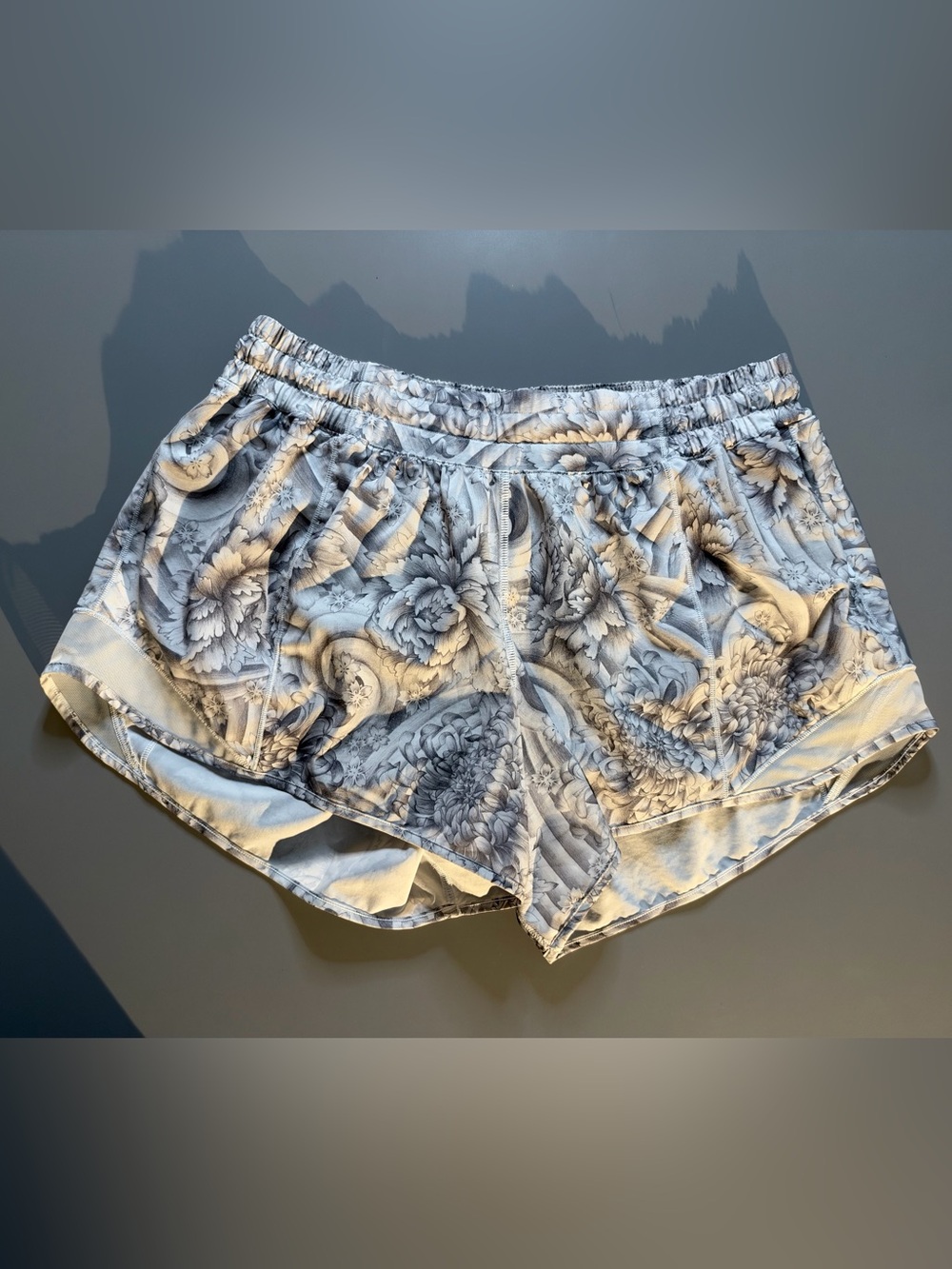 🤍 Lululemon Floral Athletic Shorts | Size 10 | 4” Inseam